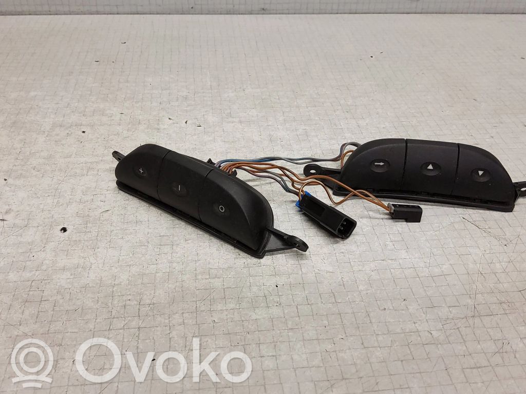 Opel Zafira A Steering wheel buttons/switches 