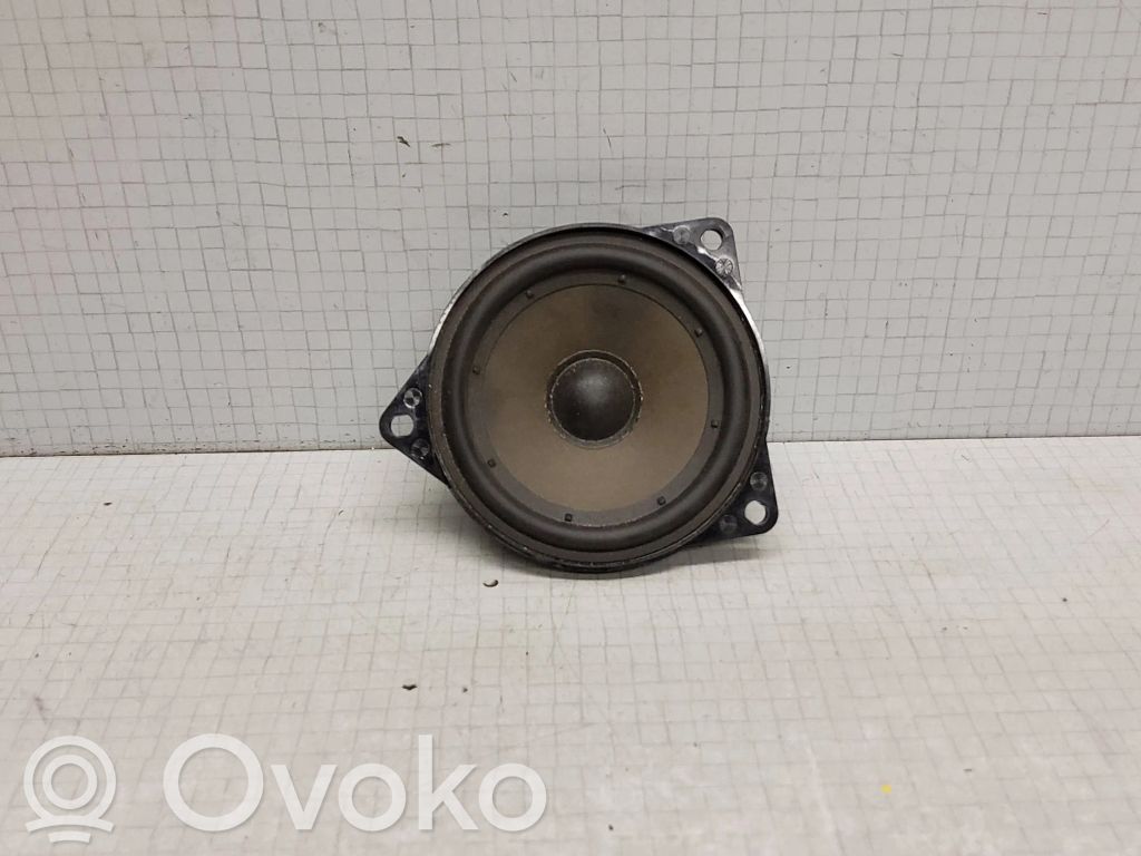 BMW X3 E83 Takaoven kaiutin 