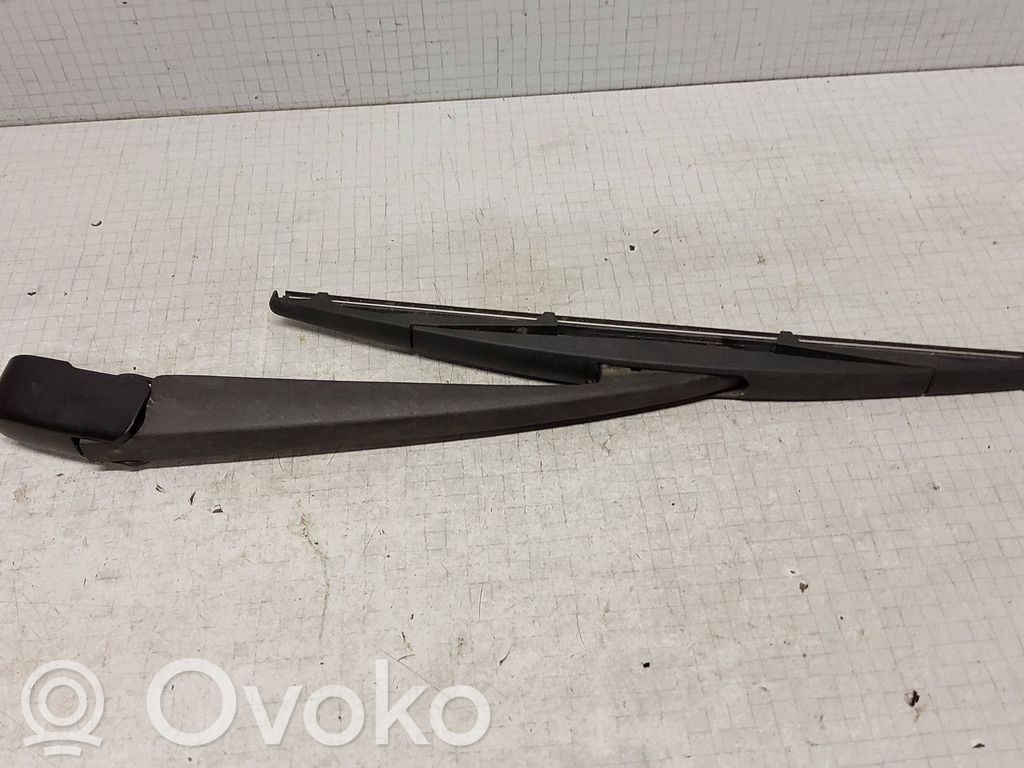Mitsubishi Outlander Rear wiper blade arm 