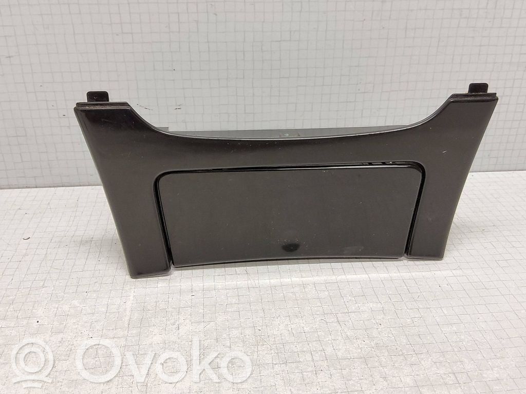 Opel Insignia A Peleninė panelėje 