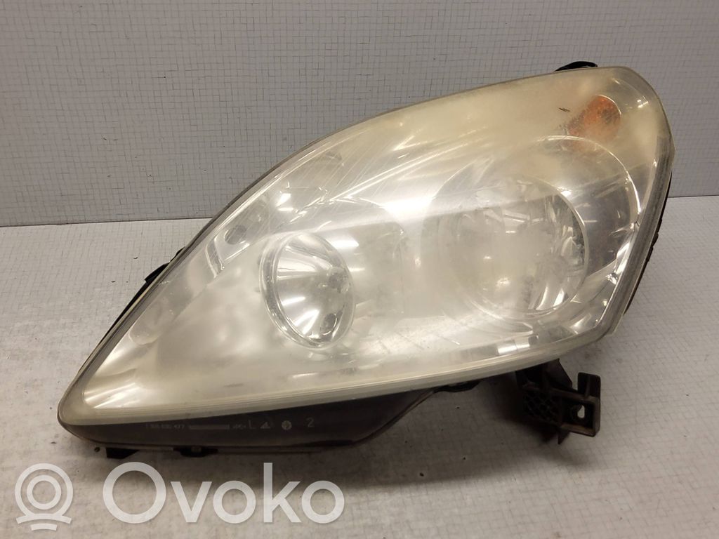 Opel Zafira B Lampa przednia 