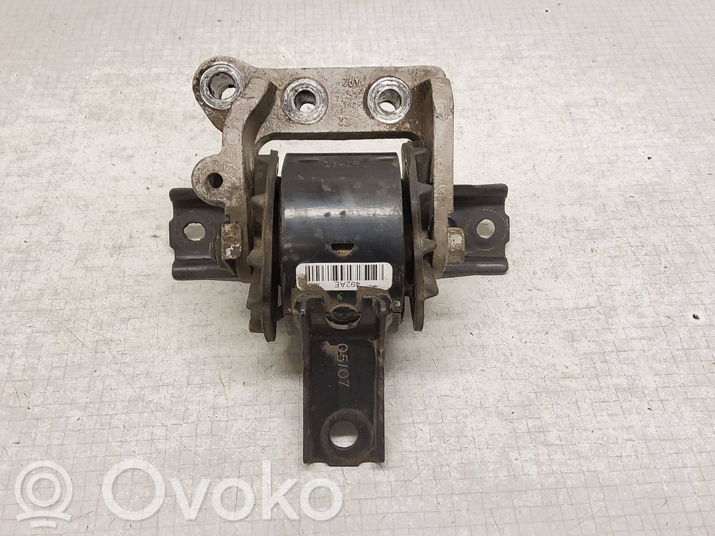 Engine mount bracket   05105575