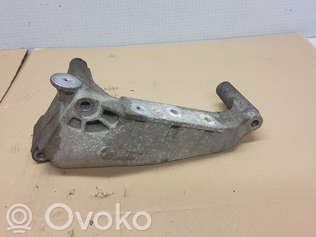 Volkswagen Transporter - Caravelle T5 Engine mounting bracket 