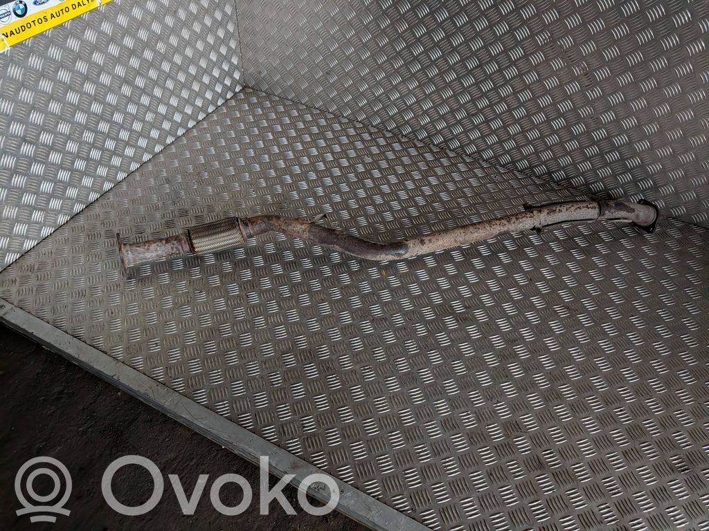 Muffler pipe connector clamp