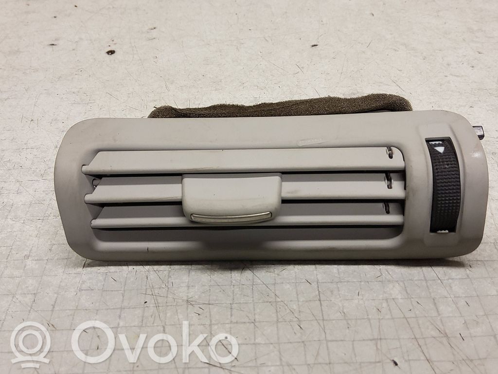 Audi A6 S6 C6 4F Kojelaudan sivutuuletussuuttimen kehys 