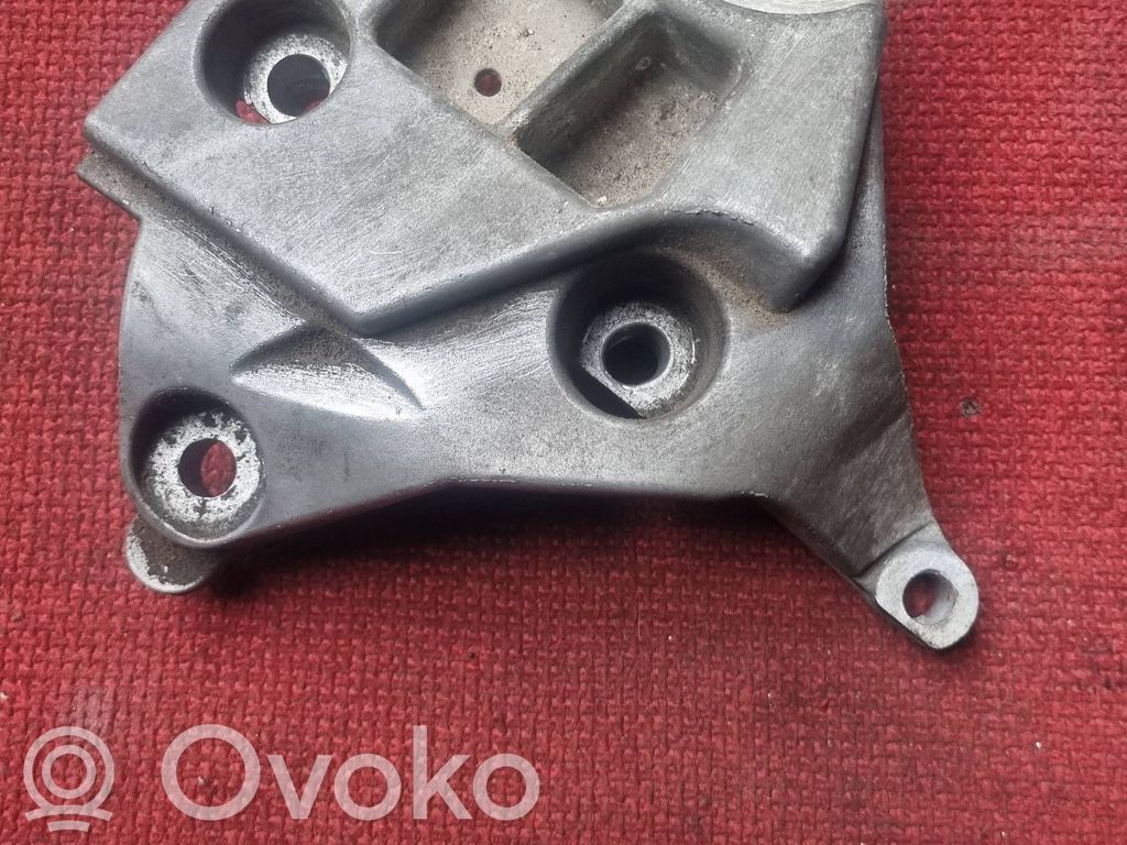 Renault Kangoo I Engine mounting bracket 