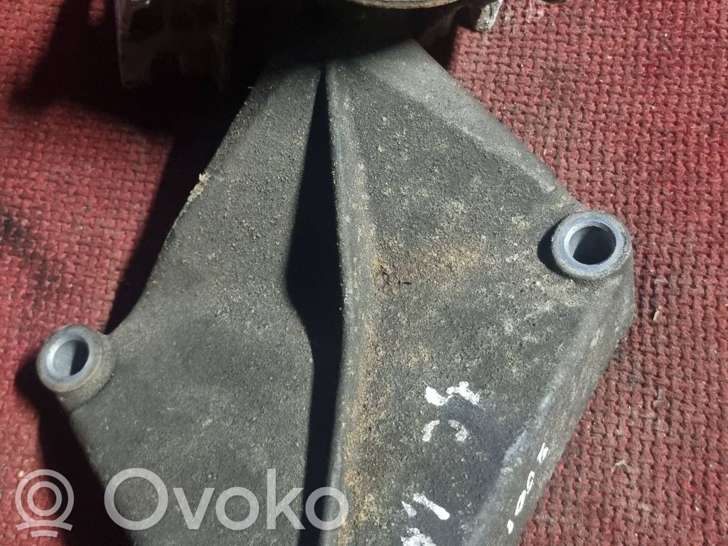 Renault Scenic I Gearbox mounting bracket 
