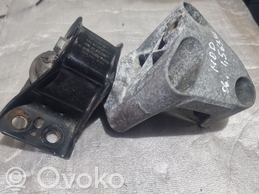 Renault Modus Engine mount bracket 