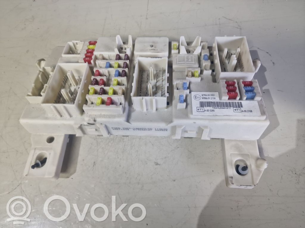 Módulo de fusible   97RA000001,7M5T14A073CC