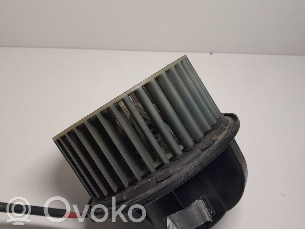 Audi A4 S4 B5 8D Lämmittimen puhallin 