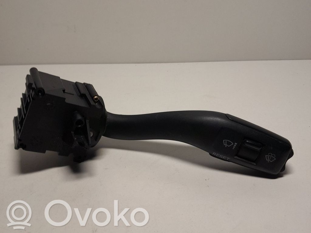 Audi A4 S4 B6 8E 8H Manetka / Przełącznik wycieraczek 
