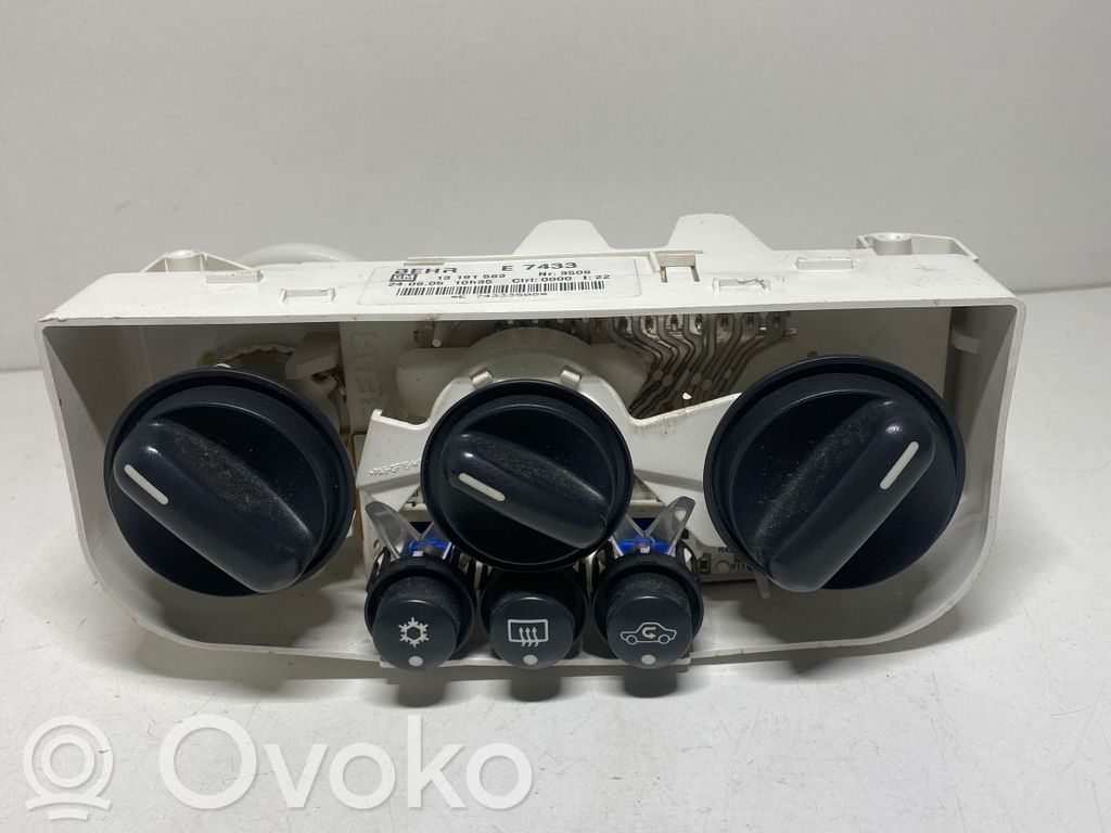 Opel Meriva A Climate control unit 