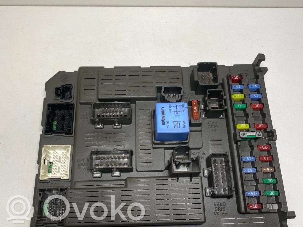 Peugeot 807 Fuse module 