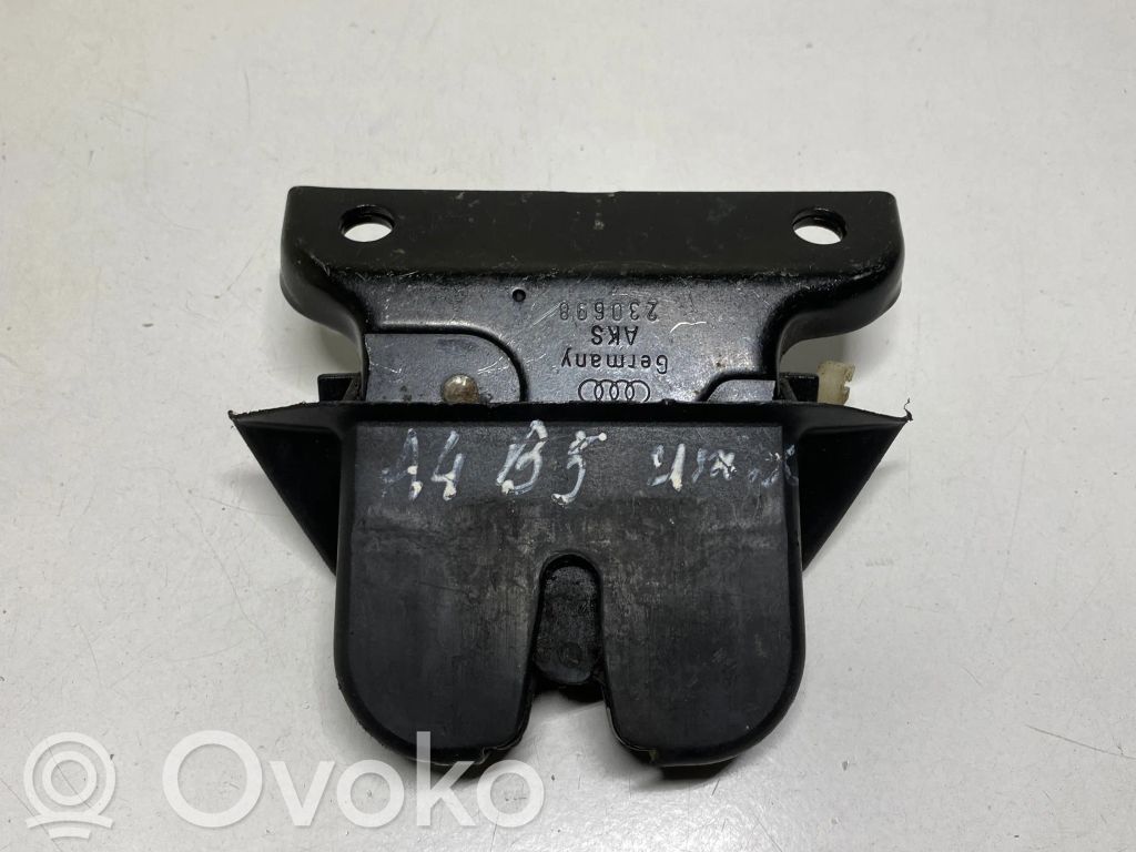 Audi A4 S4 B5 8D Zamek klapy tylnej / bagażnika 