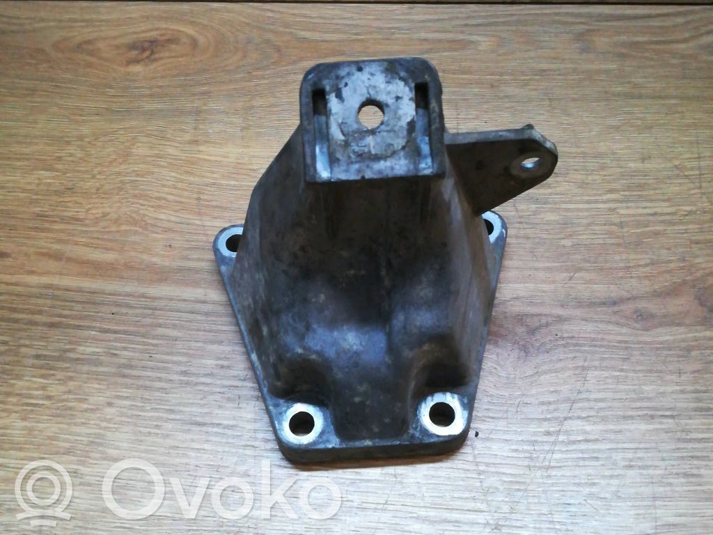 Audi A6 S6 C5 4B Engine mounting bracket 