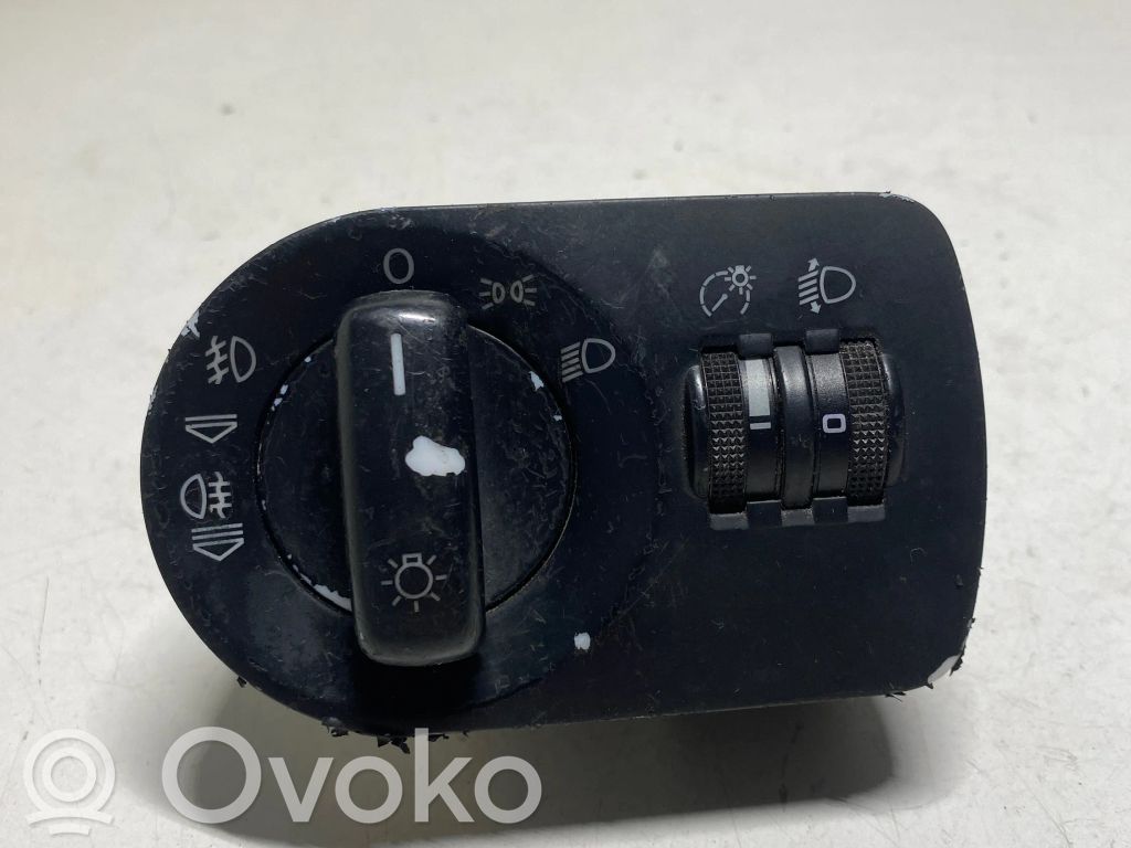 Audi A3 S3 8P Przełącznik świateł 