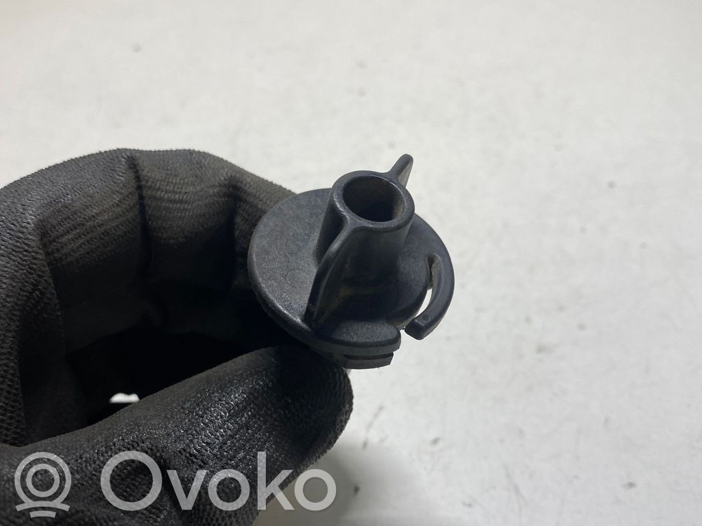 Ford S-MAX Radiator mount bracket 