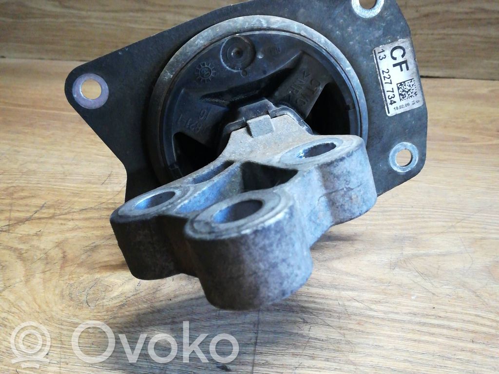 Engine mount bracket   13227734