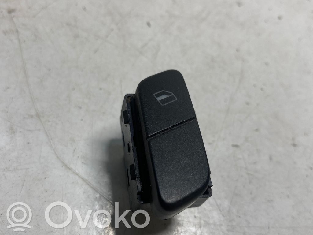 Volkswagen Polo IV 9N3 Electric window control switch 