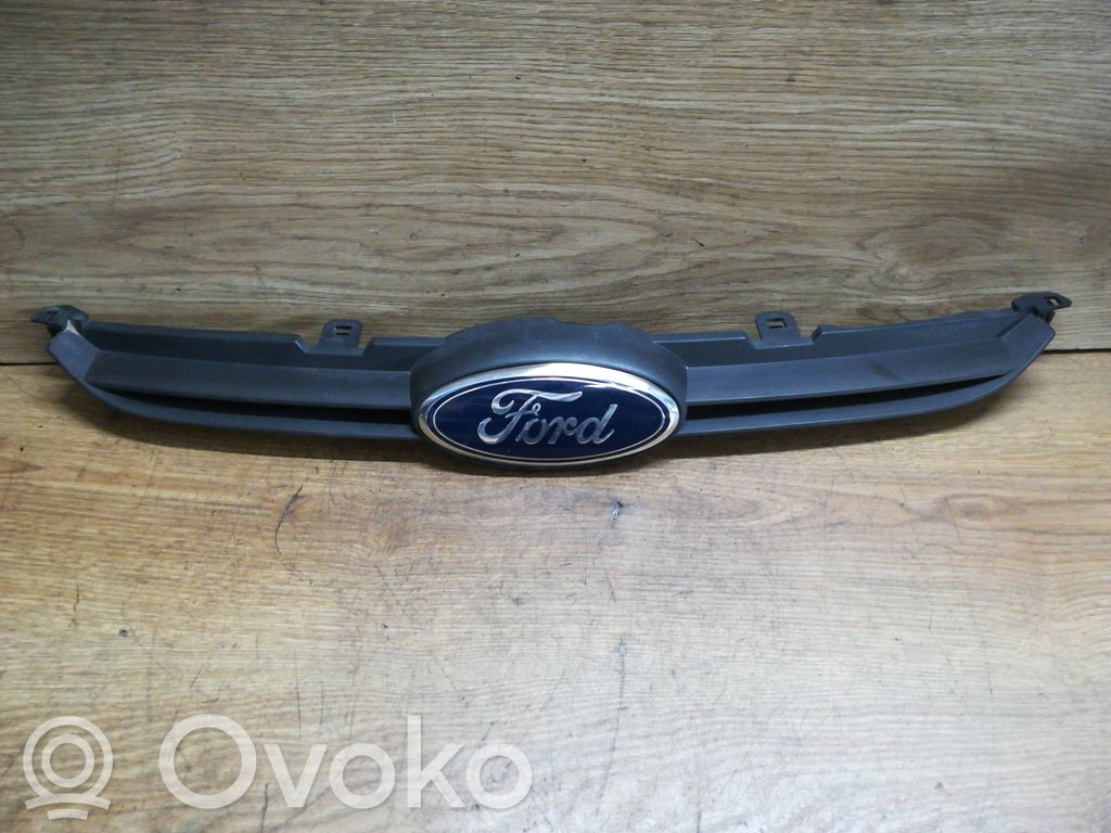 Front grill   8A618200B