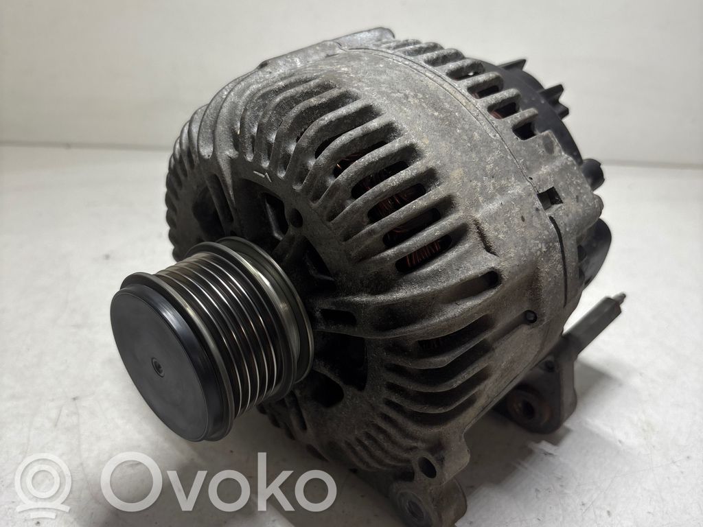 Volkswagen PASSAT B6 Alternator 