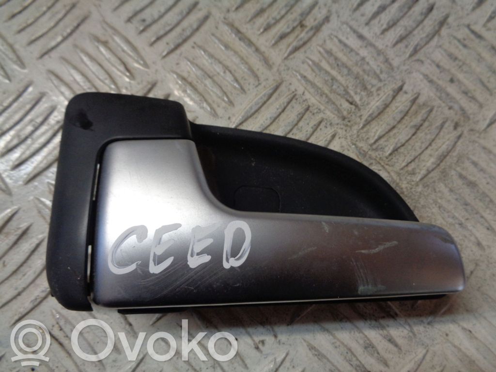 KIA Ceed Manecilla interna puerta delantera 