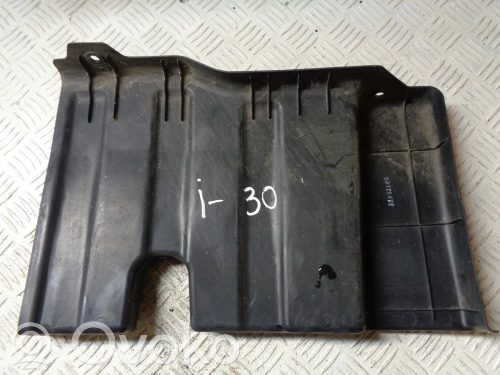 Hyundai i30 Placa protectora/protector antisalpicaduras motor 