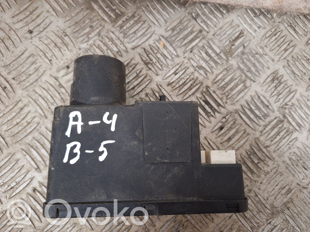 Audi A4 S4 B5 8D Unitate/modul de comandă închidere centralizată 