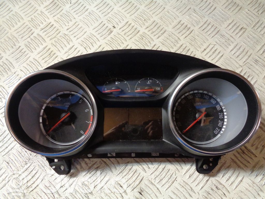 Opel Astra K Geschwindigkeitsmesser Cockpit 