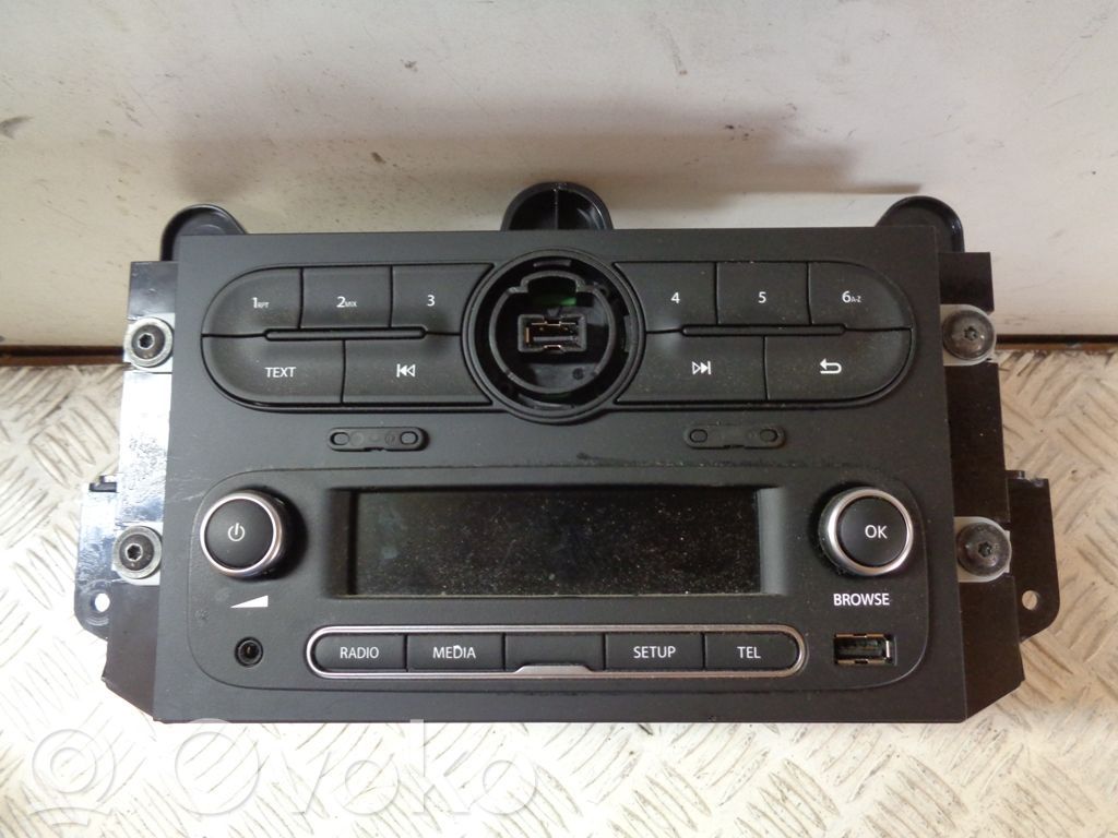 Renault Twingo III Panel / Radioodtwarzacz CD/DVD/GPS 