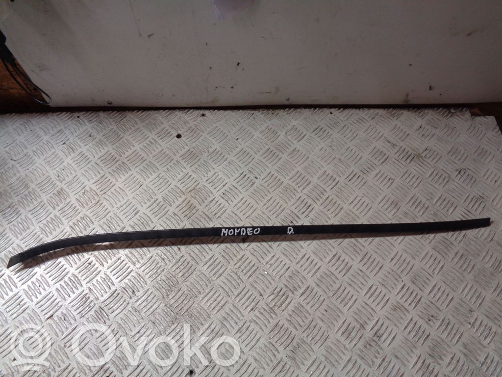 Ford Mondeo MK IV Listwa szyby czołowej / przedniej 