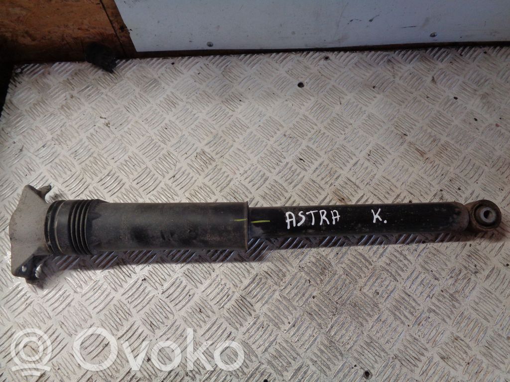 Opel Astra K Takaiskunvaimennin 