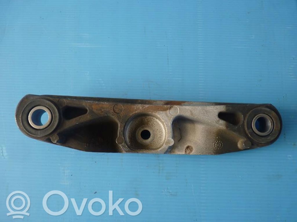 Volvo V40 Engine mounting bracket 
