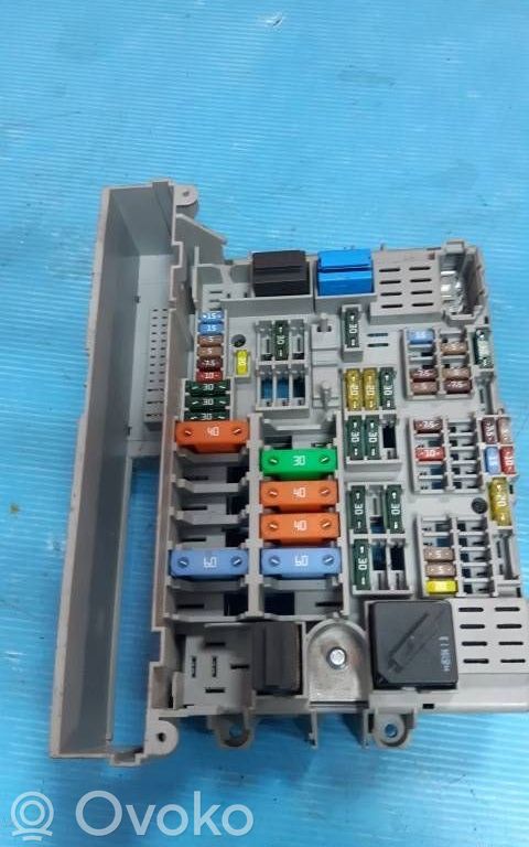 BMW 3 E90 E91 Drošinātāju kaste (komplekts) 