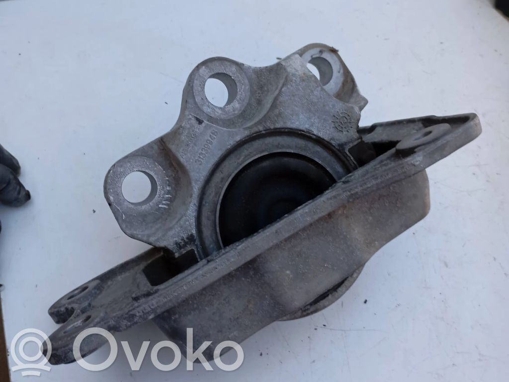 Volvo XC90 Engine mount bracket 