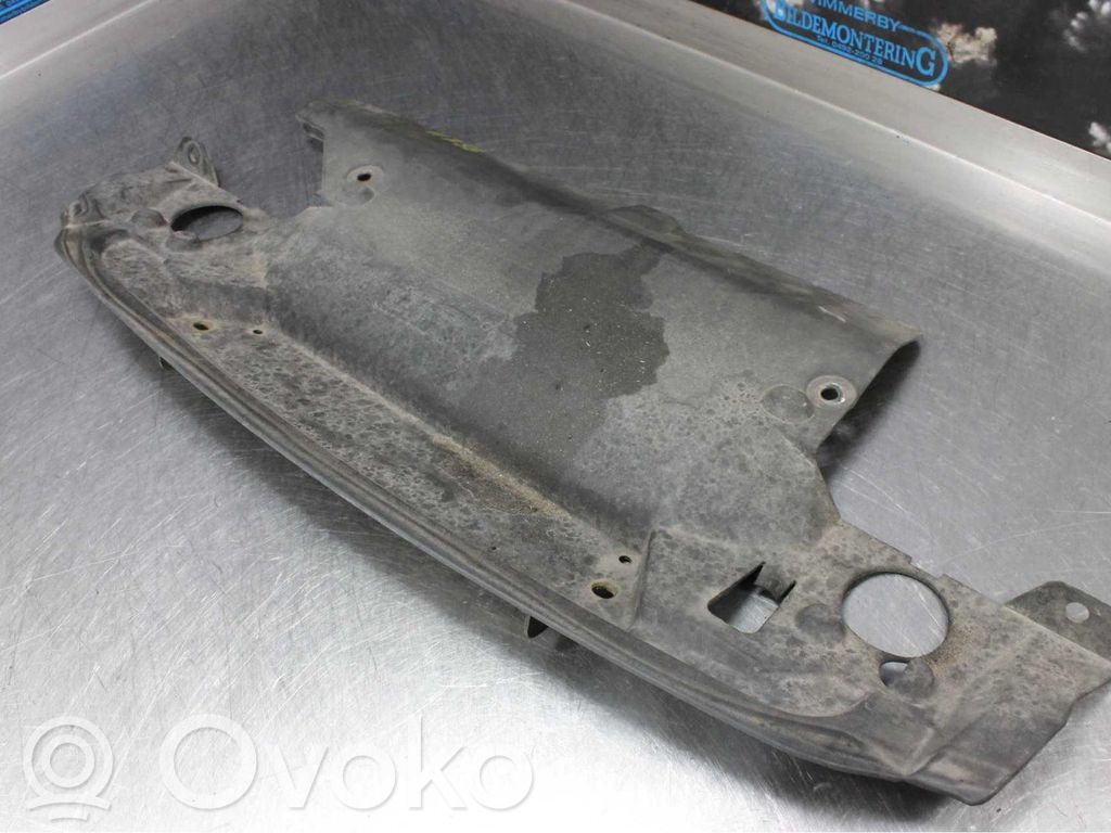 BMW 3 E36 Viršutinė dalis radiatorių panelės (televizoriaus) 