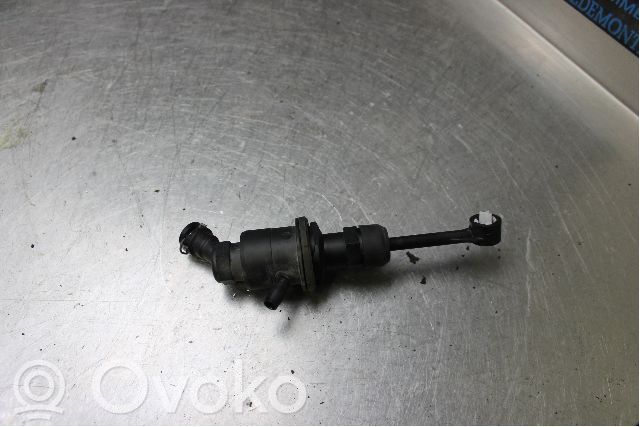 Renault Clio III Główny cylinder sprzęgła 