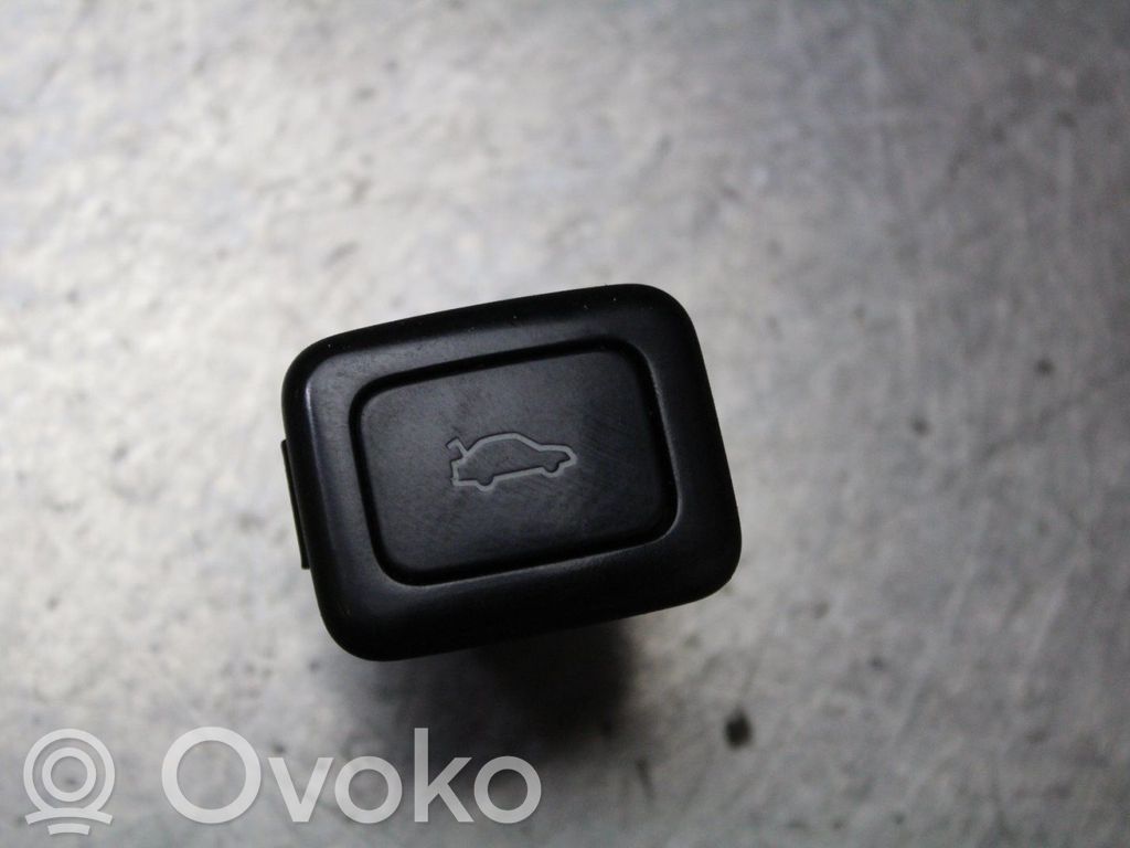 Tailgate/boot open switch button   12805287