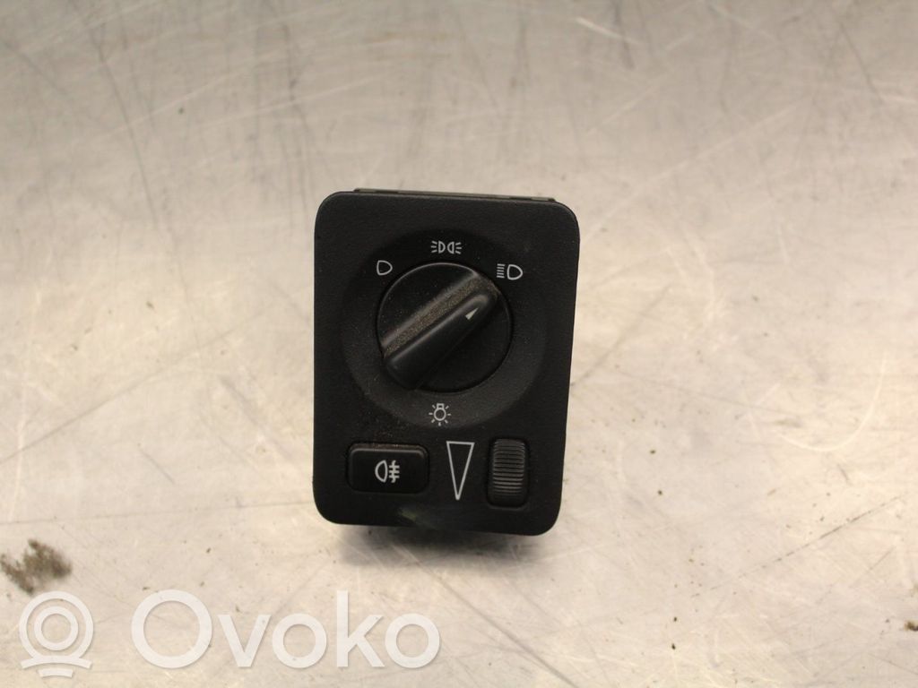 Light switch   12760589