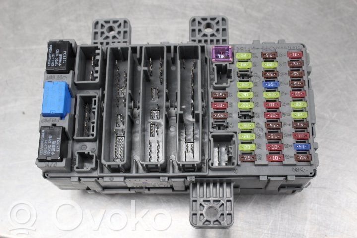 Honda Civic Ramka / Moduł bezpieczników 