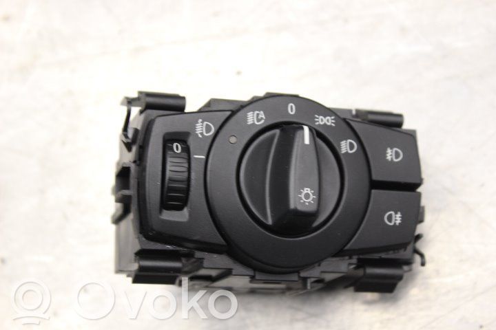 Light switch   693279203