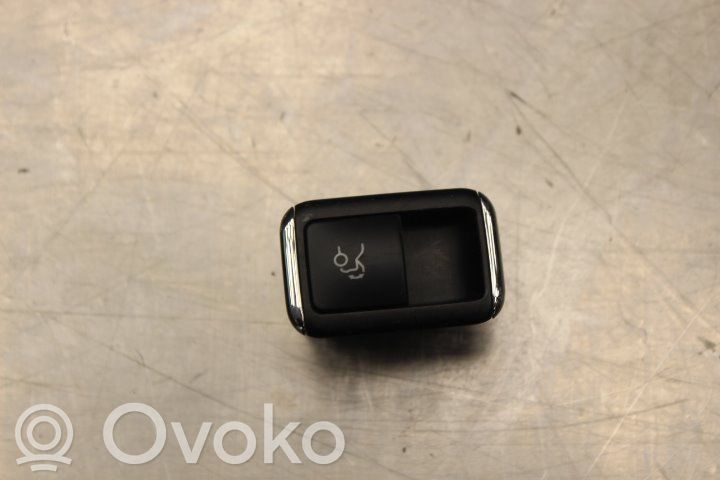 Przycisk otwierania klapy bagażnika   A2128204510,10034555