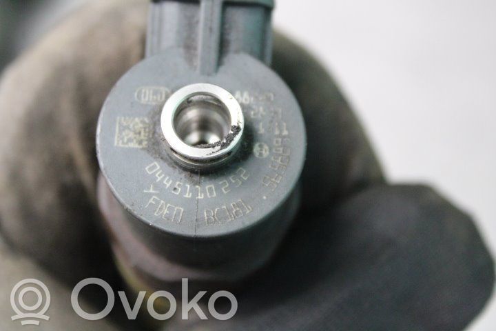Injektor Einspritzdüse   565889,0445110252