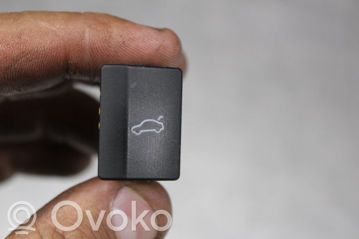 Skoda Superb B6 (3T) Tailgate/boot open switch button 