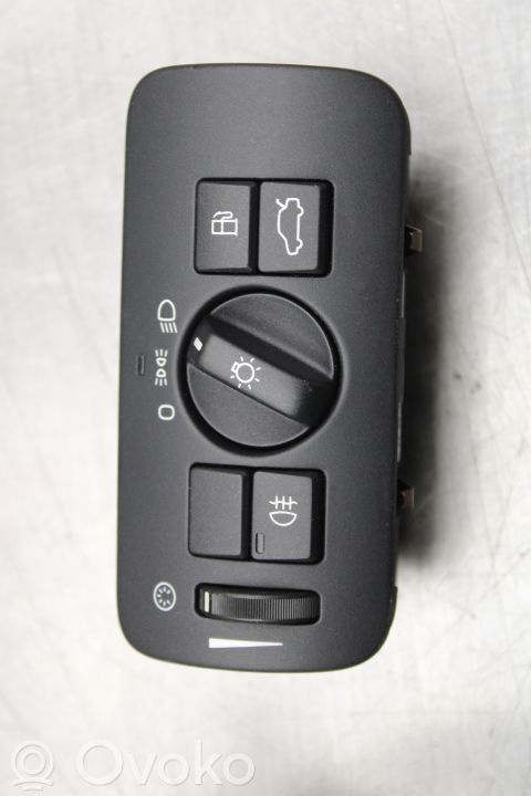 Light switch   30739412