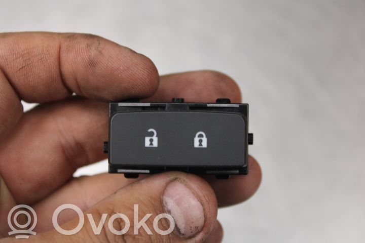 Chevrolet Camaro Central locking switch button 