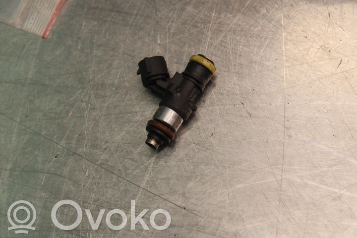 Volkswagen PASSAT B7 Inyector de combustible 