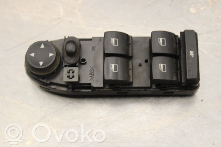 Electric window control switch   912211001
