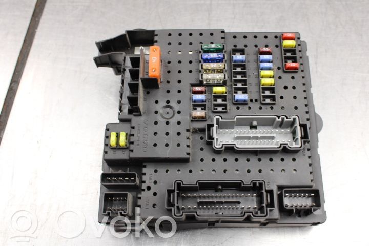 Volvo V70 Fuse module 
