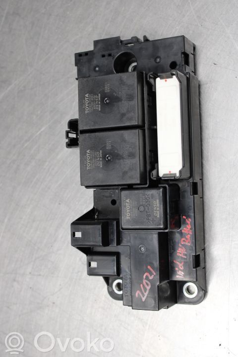 Toyota Auris E180 Módulo de fusible 